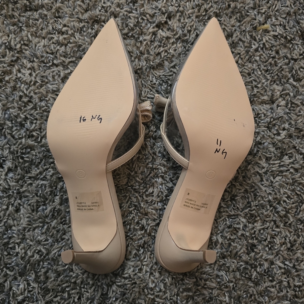 Size 8 Cape Robbin Nude Pointed Toe Heels with Bow - Picture 2 of 6